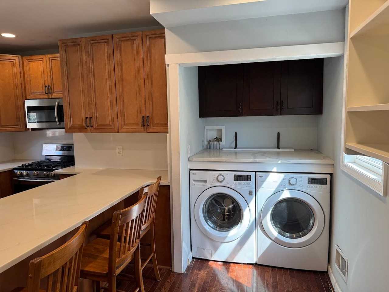 4416 Plummer St - Photo 5 of 23