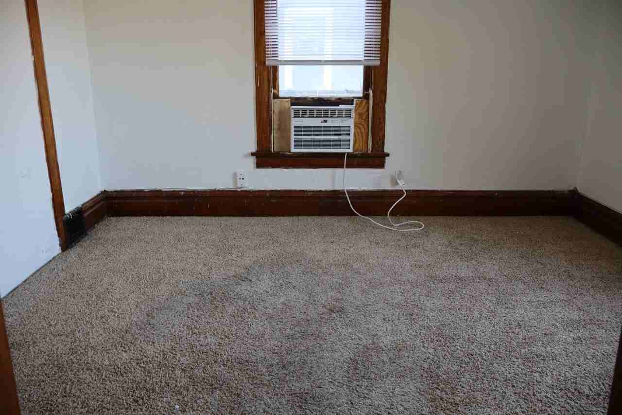 Ninth 209 S - Photo 3 of 3