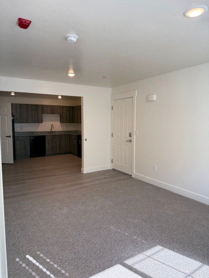 122 Falls Ave West - Photo 2 of 10