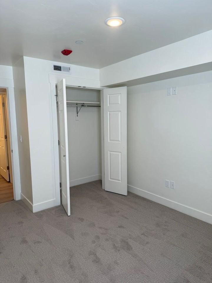 122 Falls Ave West - Photo 4 of 10