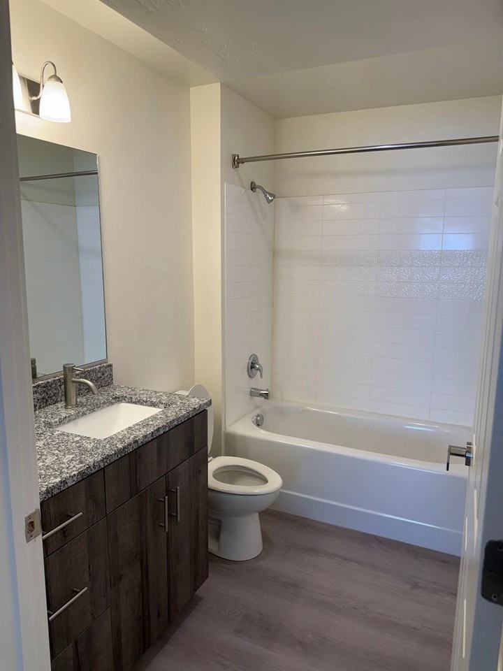122 Falls Ave West - Photo 5 of 10