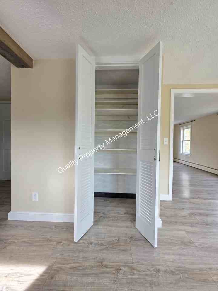 2388 Union Street - Photo 4 of 18