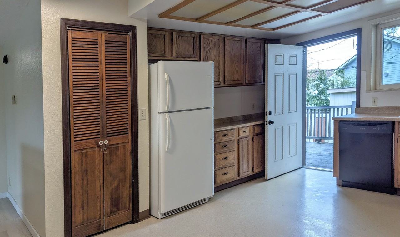 1323 23rd Avenue - Photo 5 of 9