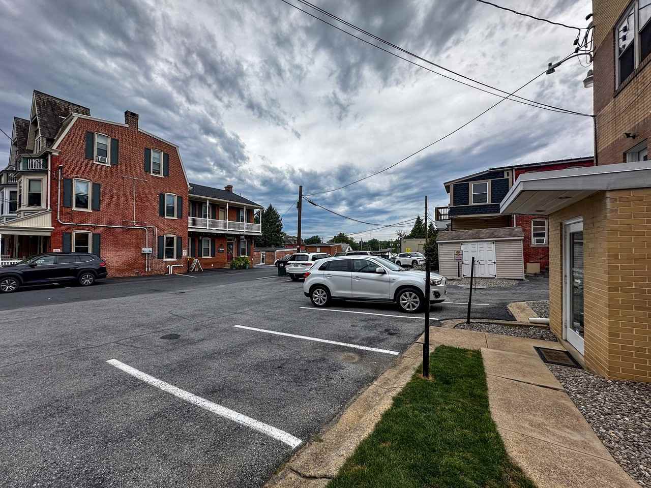 902 Columbia Avenue - Photo 2 of 11