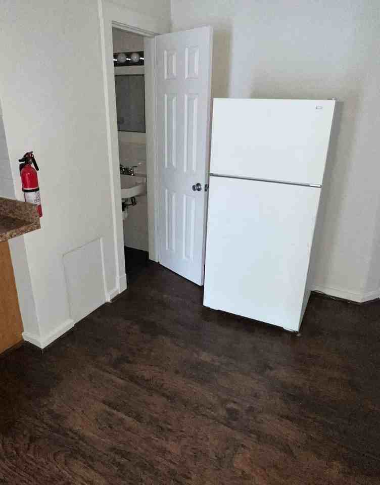 617 Glenwood Glenwood  A #A - Photo 4 of 6