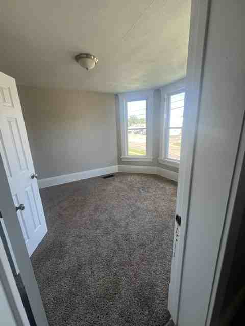 117 Maryland Ave Sw #1 - Photo 5 of 8