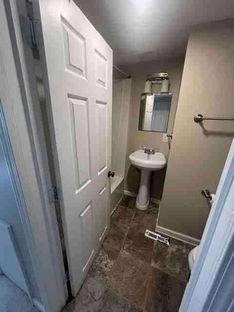 117 Maryland Ave Sw #1 - Photo 7 of 8