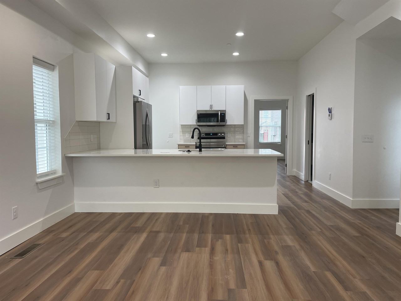719 Deans Row Avenue- 101 - Photo 3 of 15
