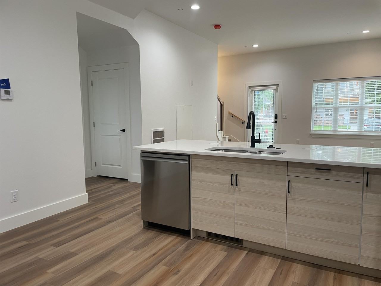 719 Deans Row Avenue- 101 - Photo 5 of 15