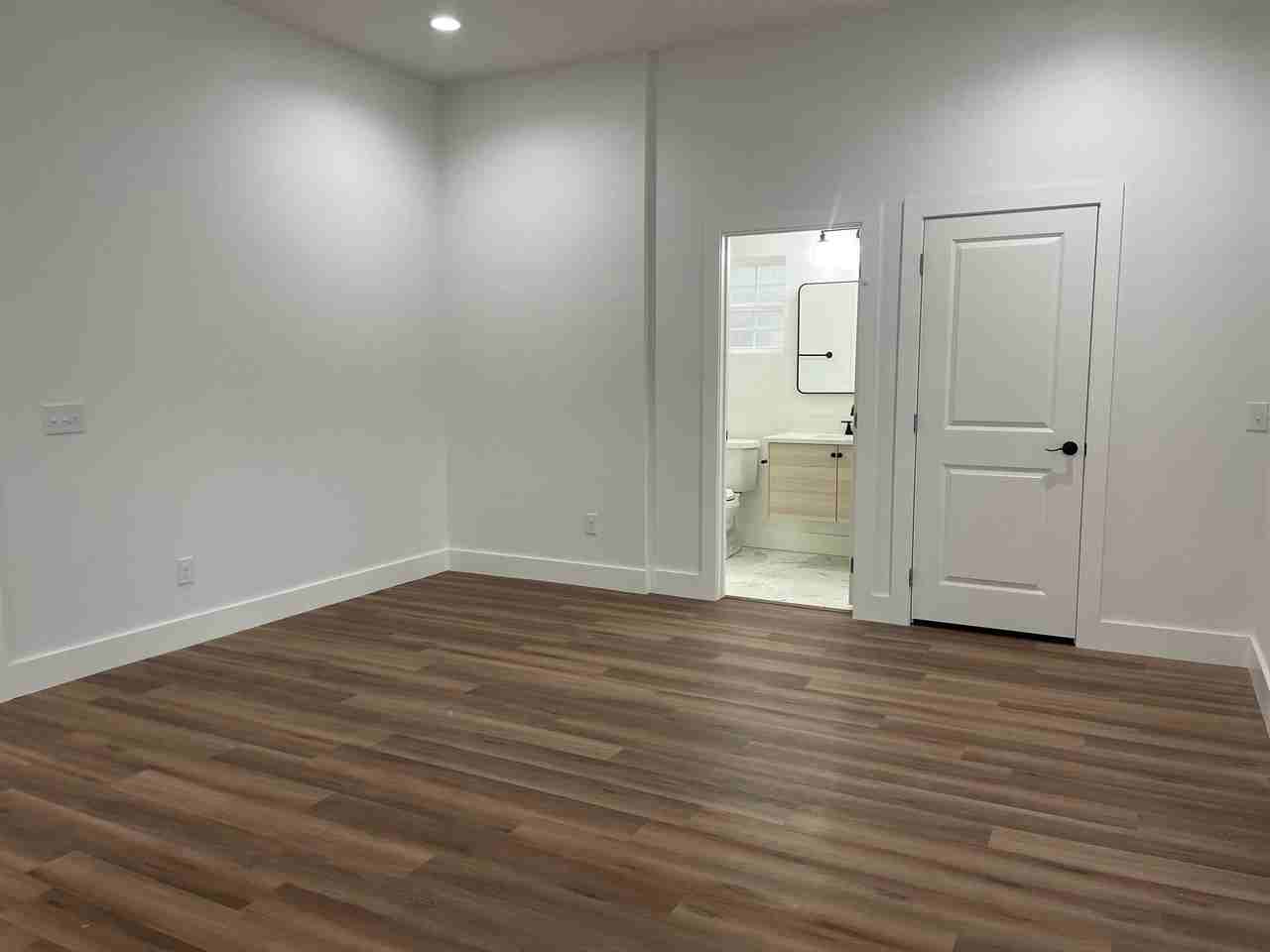 719 Deans Row Avenue- 101 - Photo 7 of 15
