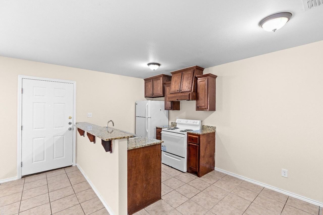 Portside Apartments - Photo 3 of 20