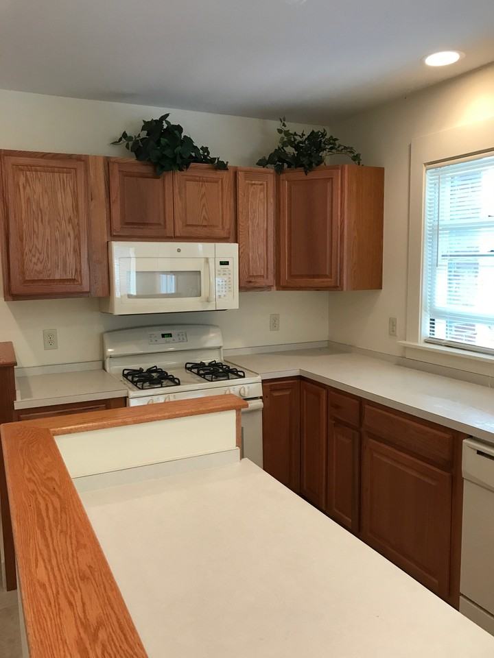 115 Dewitt Place - Photo 7 of 18