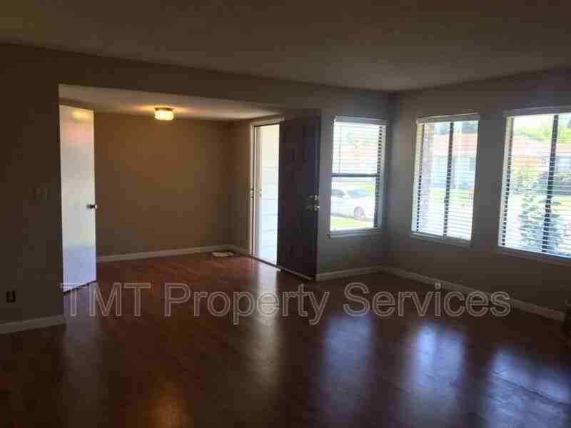 956 Greenstar Way - Photo 3 of 16