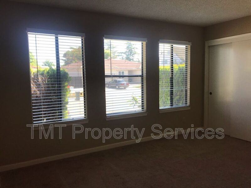 956 Greenstar Way - Photo 7 of 16