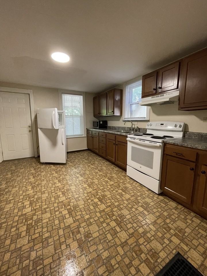 513 8th Avenue 1F - Photo 2 of 16