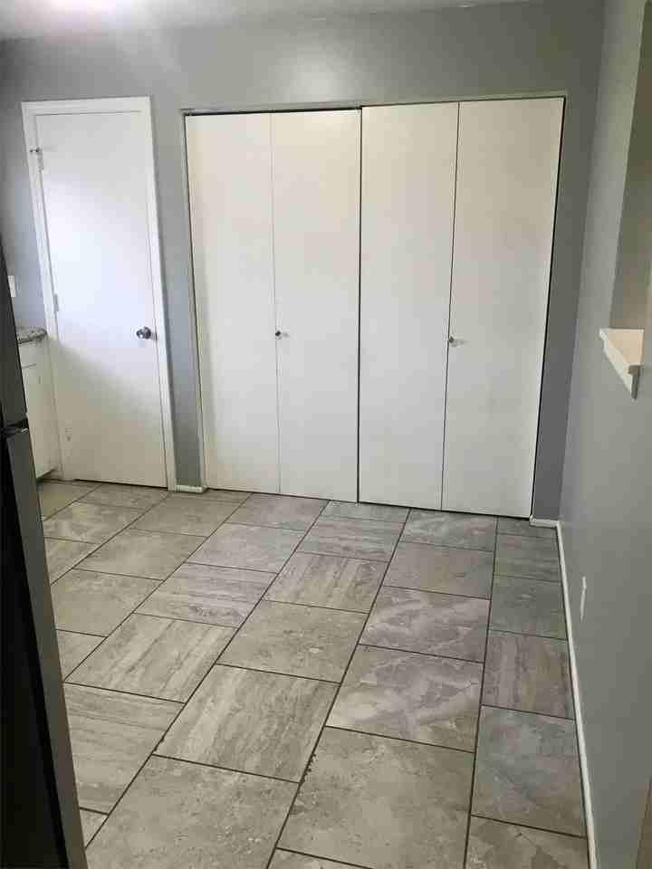4310 Northwest 57th Terrace - Photo 4 of 10