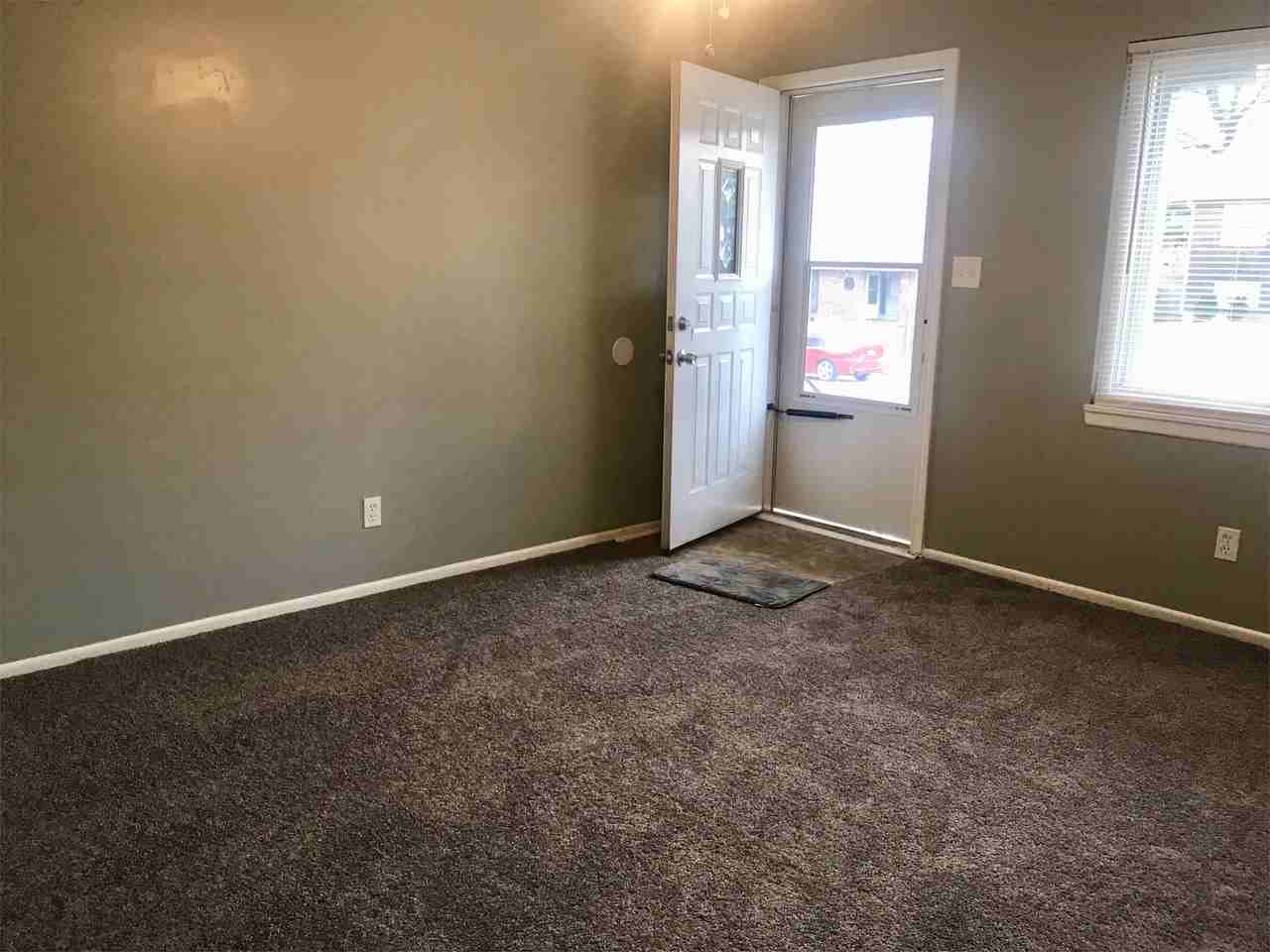 4310 Northwest 57th Terrace - Photo 5 of 10