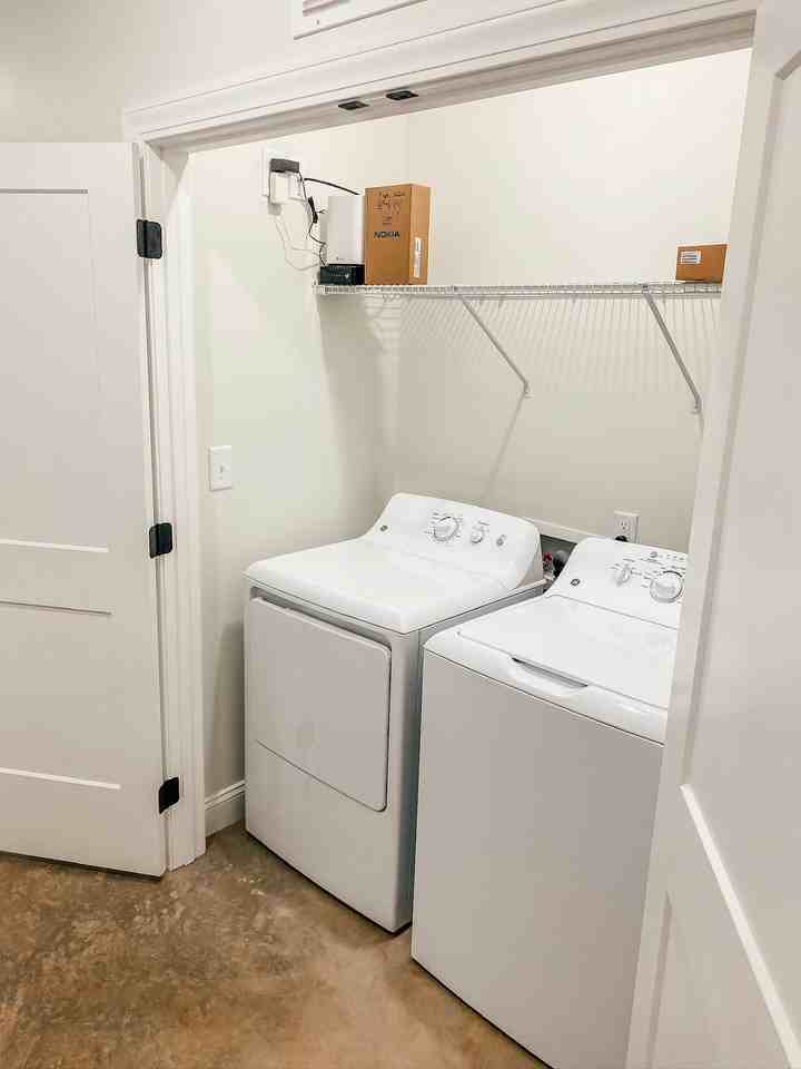 Avery Lane - Photo 3 of 19