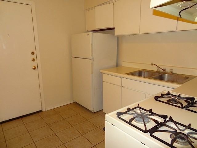 1231 North LBJ Drive - Photo 3 of 44