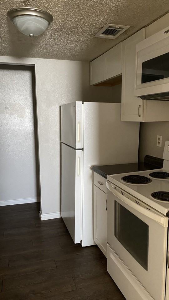 935 Linde Avenue - Photo 4 of 11