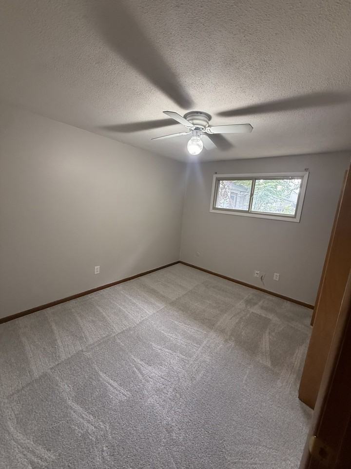 519 South Coventry Drive - Photo 6 of 9