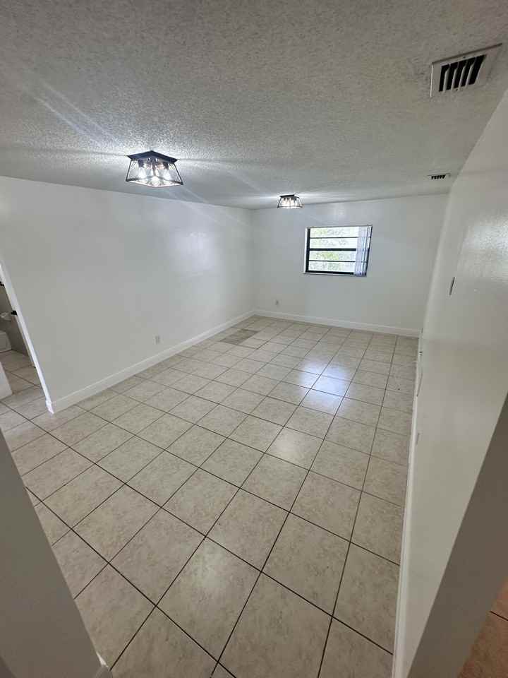 1130 West 37th Street - Photo 3 of 25