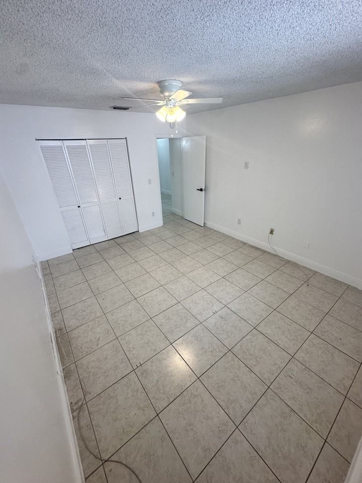 1130 West 37th Street - Photo 5 of 25