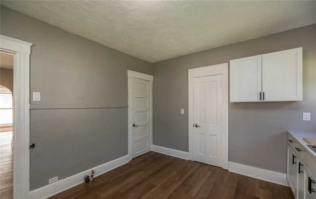 353 S Maple St #1 - Photo 5 of 25