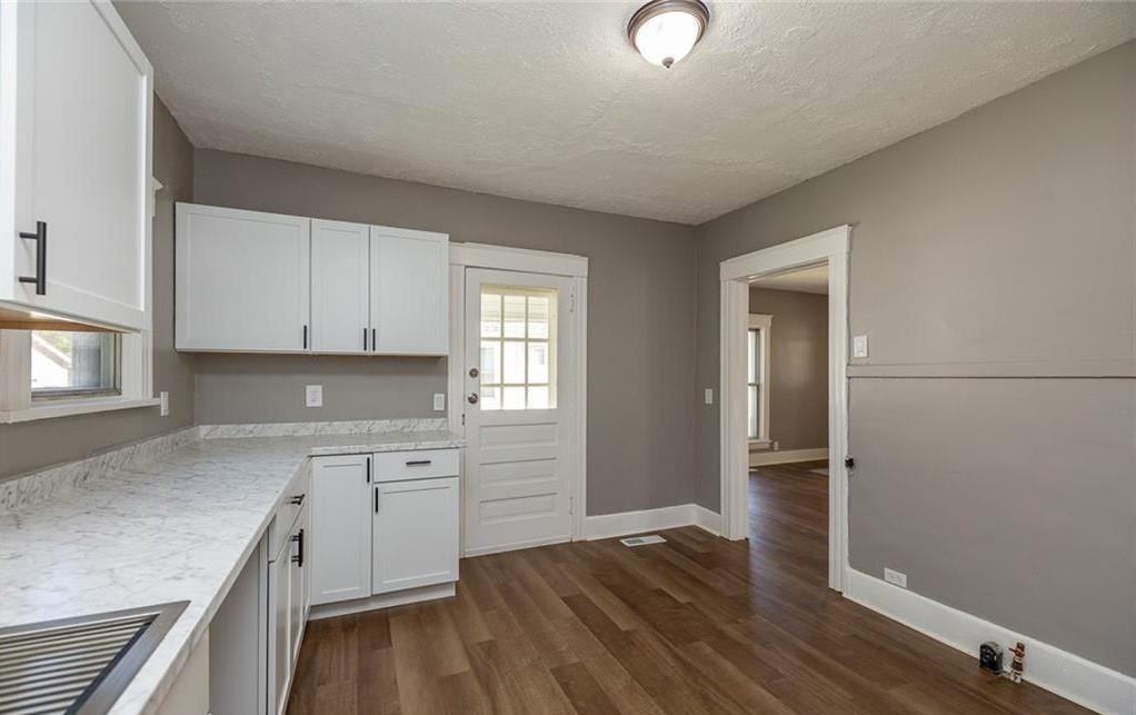 353 S Maple St #1 - Photo 6 of 25