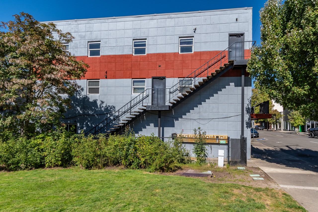 744 SE Jackson St. - Photo 4 of 50