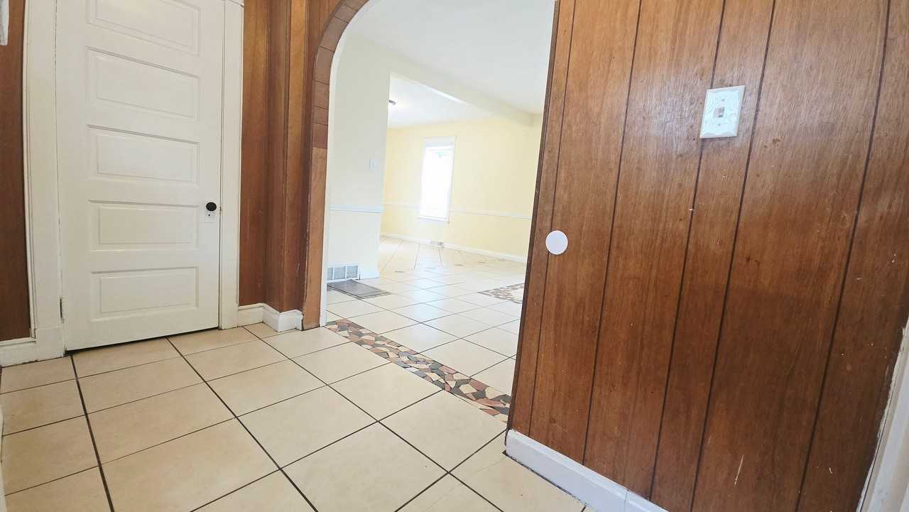 1307 Jackson St - Photo 5 of 12