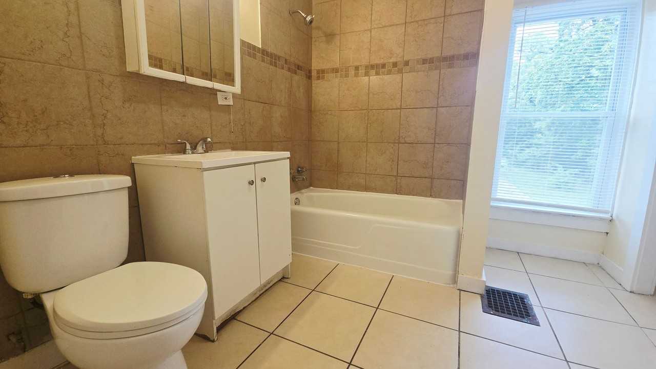 1307 Jackson St - Photo 6 of 12