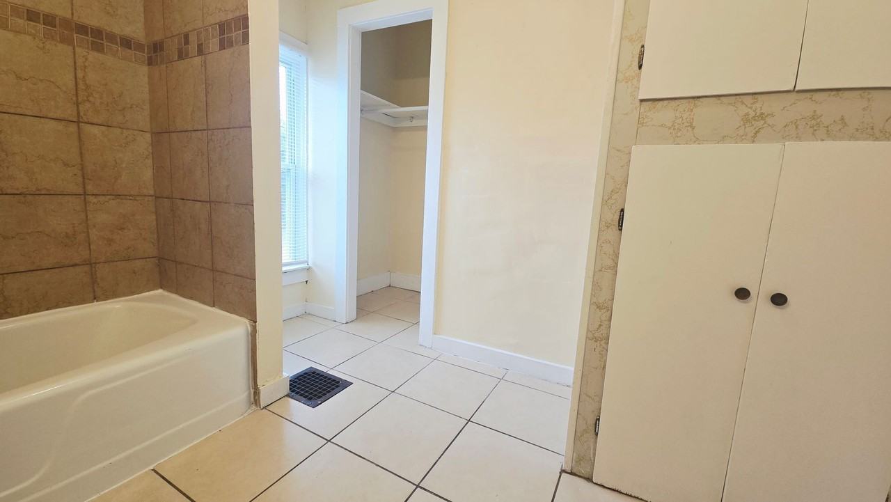 1307 Jackson St - Photo 7 of 12