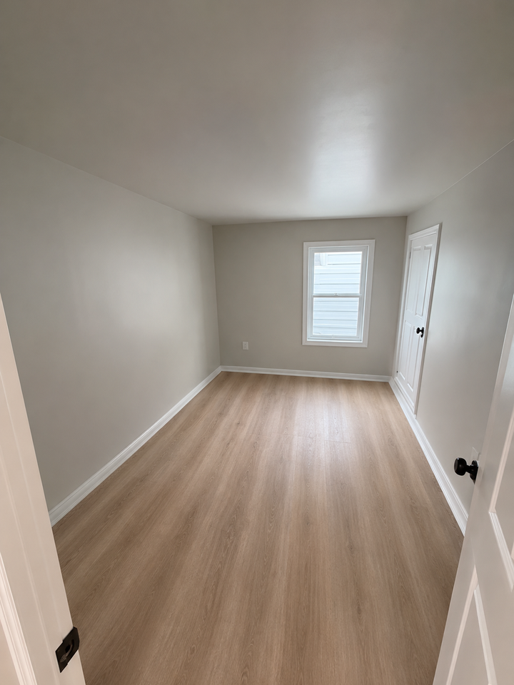 351 Montaup Street - Photo 6 of 7