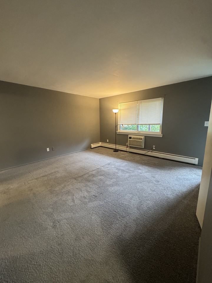 16235 Belmont Avenue - Photo 2 of 8