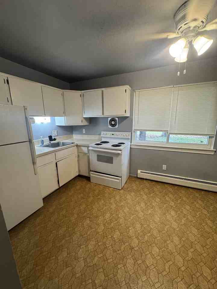 16235 Belmont Avenue - Photo 3 of 8