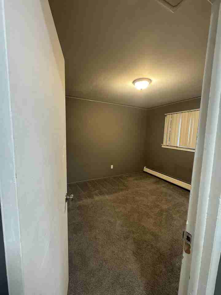 16235 Belmont Avenue - Photo 7 of 8