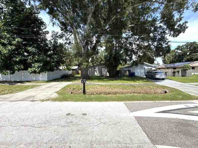 6709 49th Ave N - Photo 6 of 50