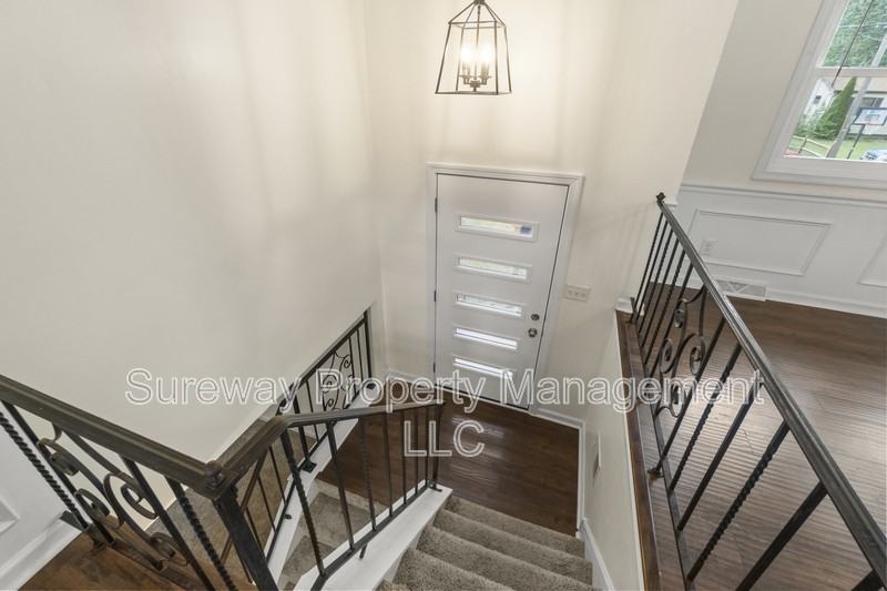 211 California Trl - Photo 4 of 25