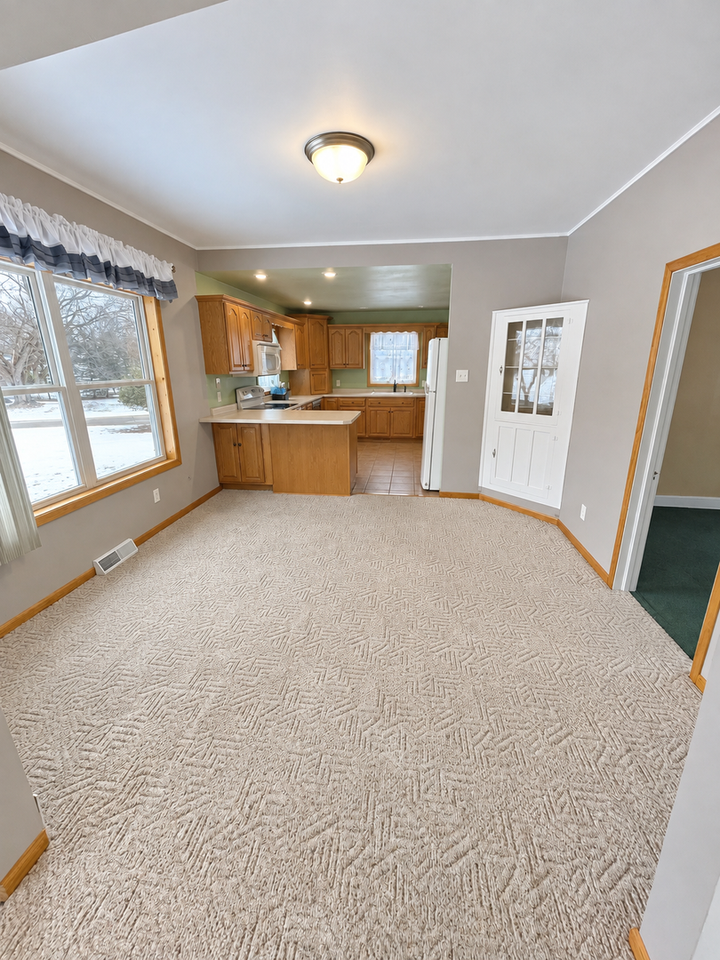 401 E Front St - Photo 3 of 32