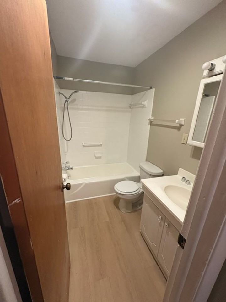 Giant Oaks Apartments - Photo 7 of 7