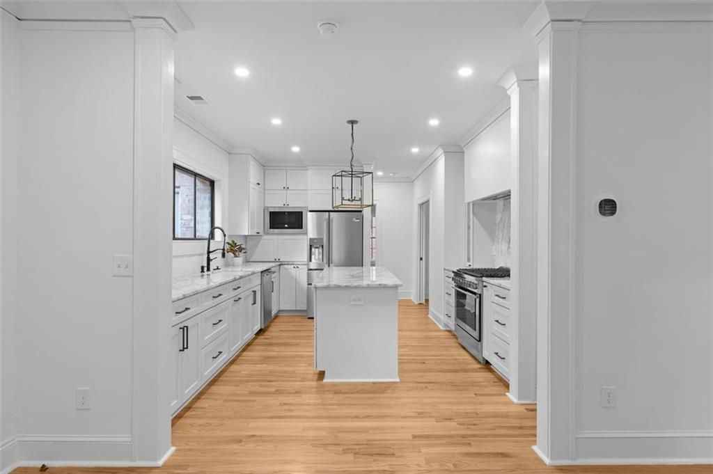 833 Martina Dr Ne - Photo 2 of 19