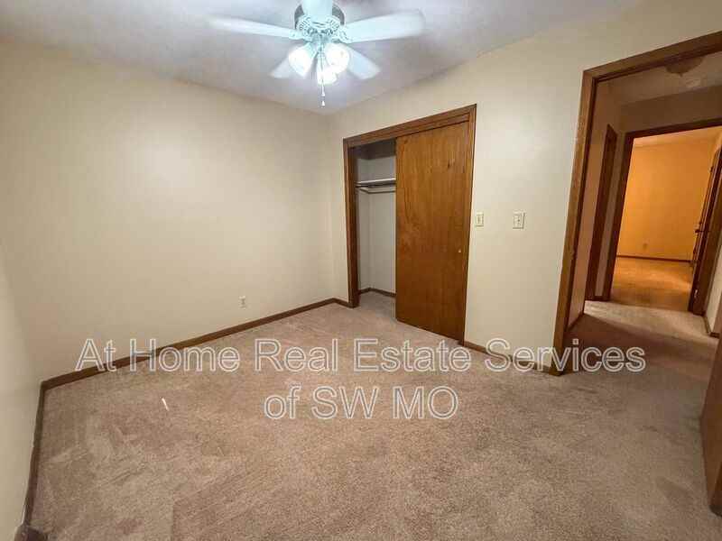 1911 Bellerive Dr - Photo 5 of 11