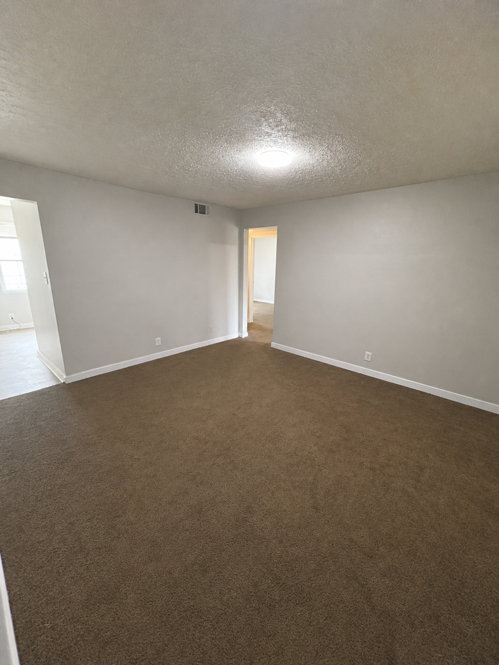 Manslick Apartments - Photo 2 of 12