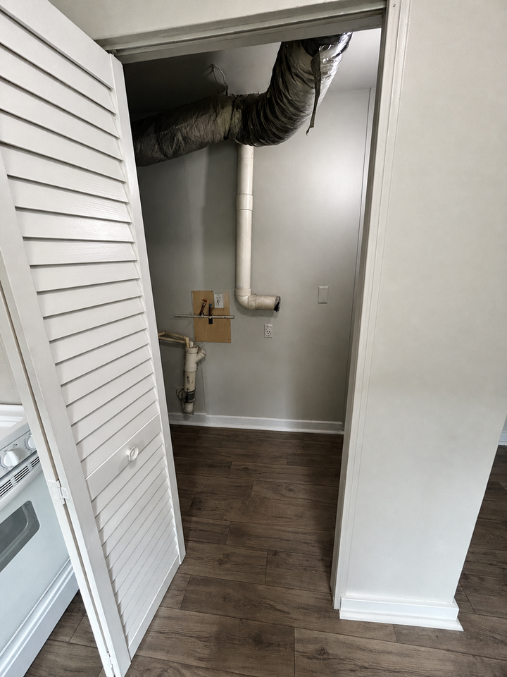 Manslick Apartments - Photo 6 of 12