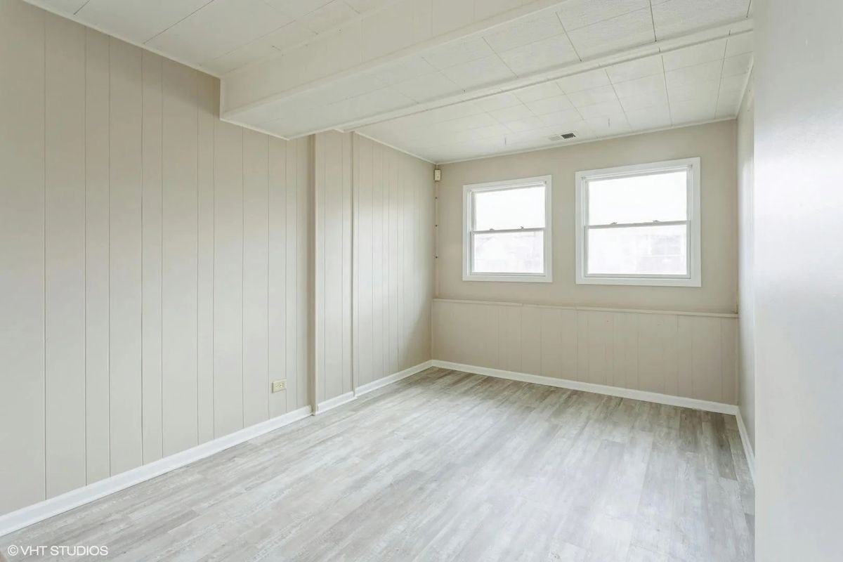 121 Richmond Dr - Photo 2 of 21