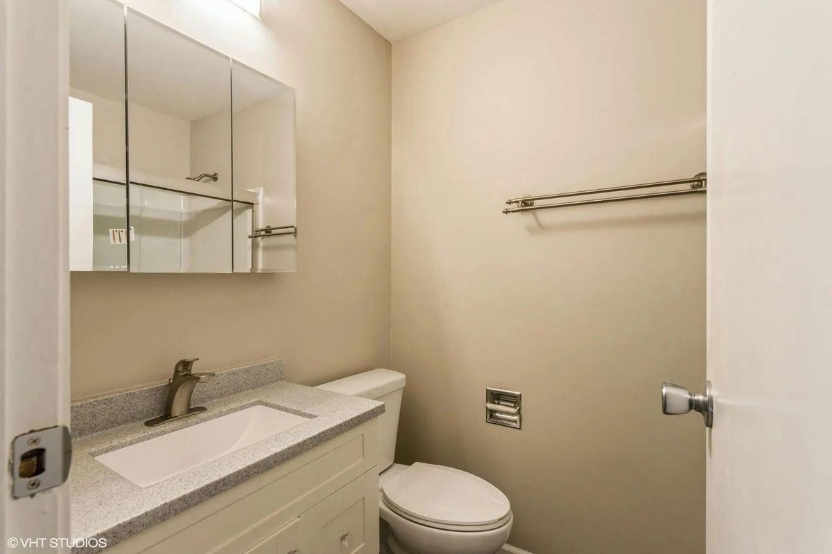 121 Richmond Dr - Photo 5 of 21