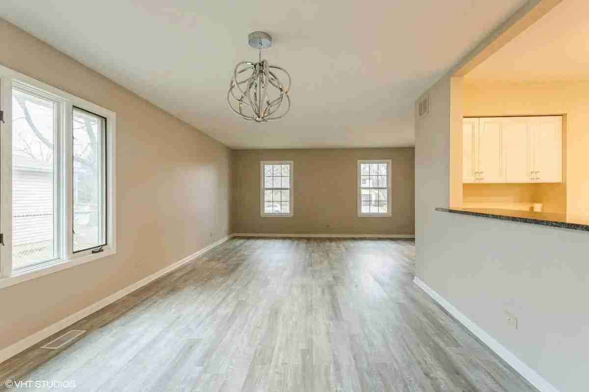 121 Richmond Dr - Photo 6 of 21