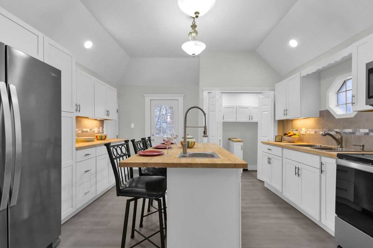1407 Felix St - Photo 3 of 13