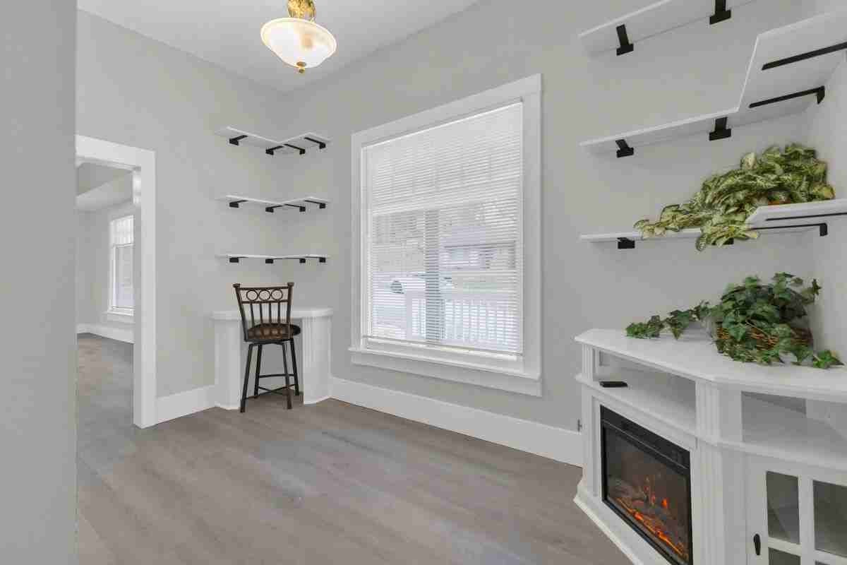 1407 Felix St - Photo 5 of 13